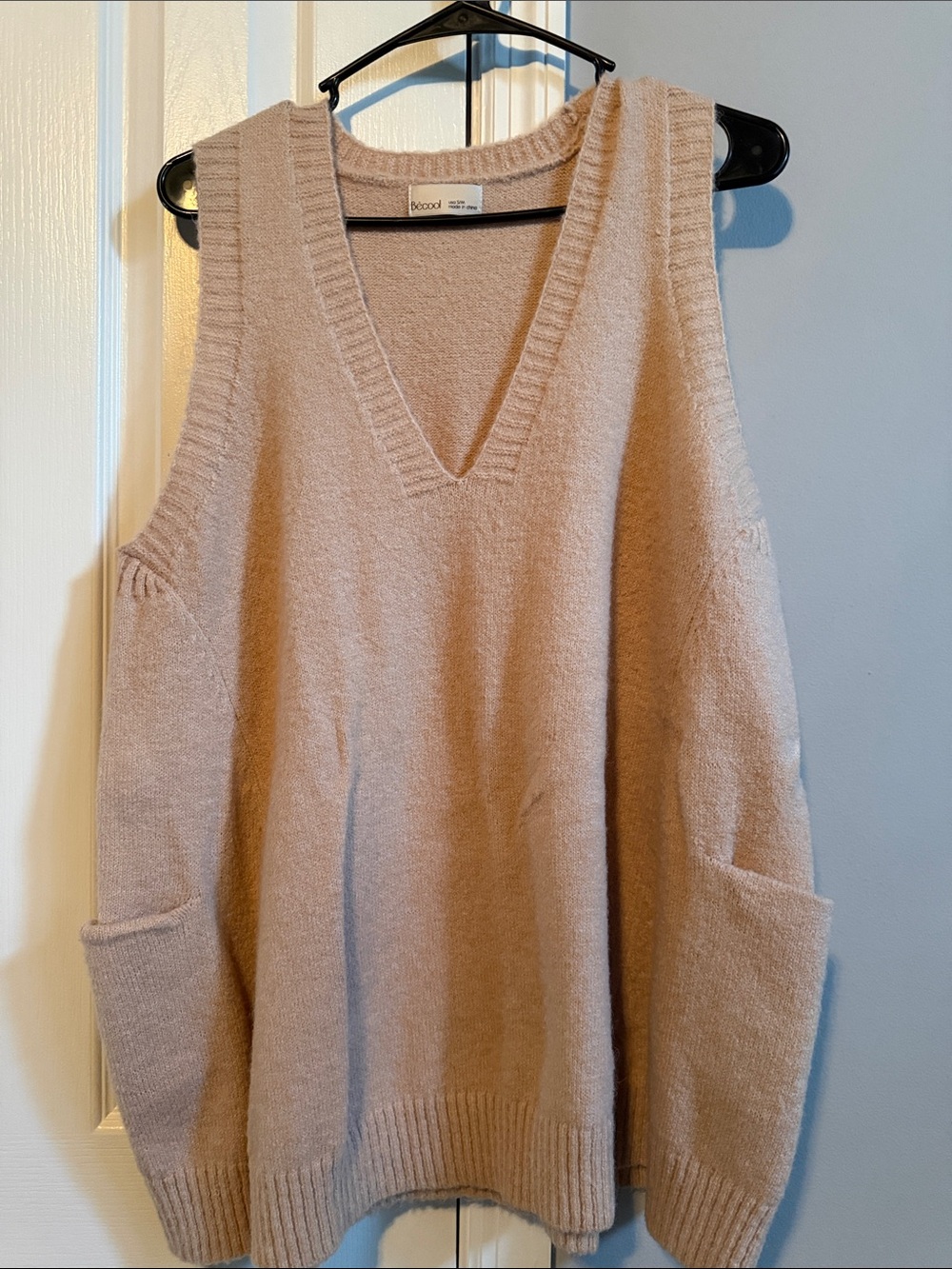 Sleeveless V-Neck Knit Vest in Blush Pink
